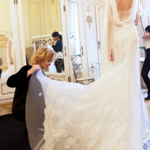 tips-to-avoid-frustration-while-shopping-for-your-bridal-dress