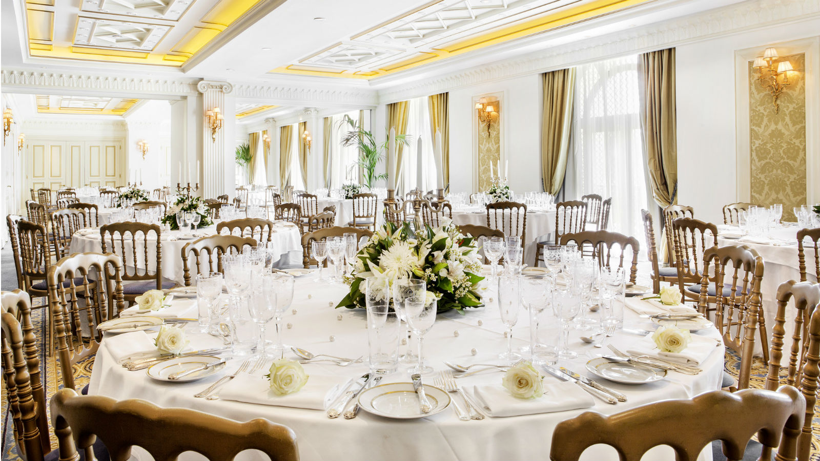 Luxury-Hotel-Wedding